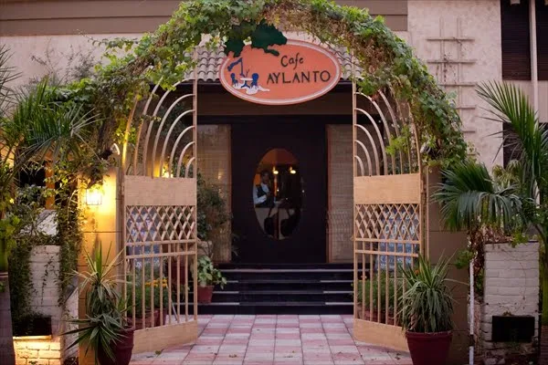 Fine dining at Cafe Aylanto Lahore - Mediterranean, Continental, Steaks, Sea Food, Italian, European located in 12 C1 MM Alam Rd, Block C1 Block C 1 Gulberg III, Lahore