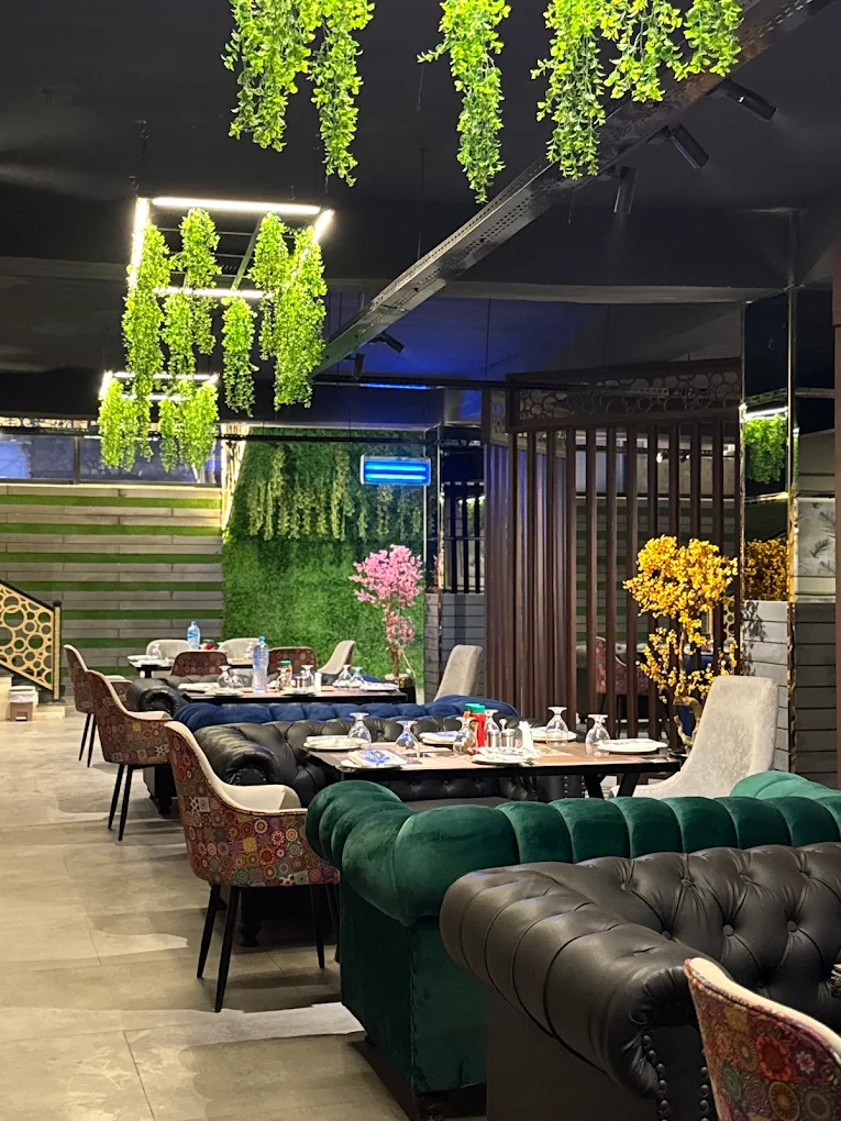 Fine dining at Walis Restaurant Gojra - Chinese, Continental, Fast Food, Desi Food, Sea Food, Steaks located in Painsara - Gojra Rd, near Total Petroleum Gohra, Gojra, 36120